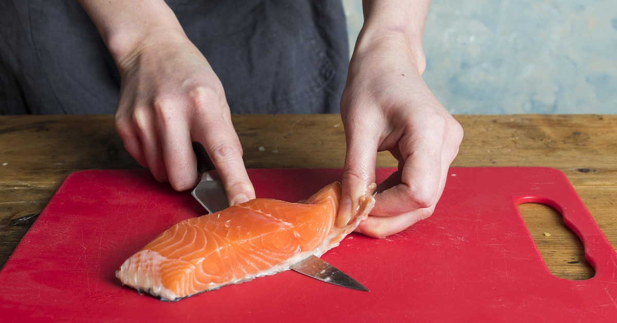 Crispy Skin vs. Juicy Fillet: When to Keep Salmon Skin